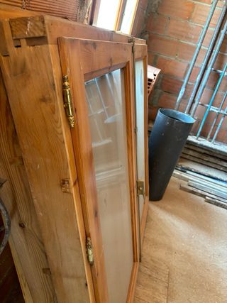 Ventana de madera antigua