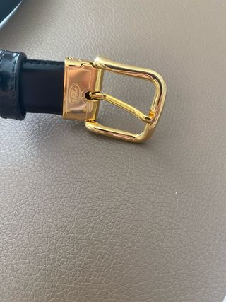 Corbata seda y cinturón piel. Niño