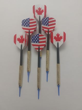 6 DARDOS NUEVOS DIANAS BAR + 18 puntas.