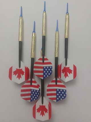 6 DARDOS NUEVOS DIANAS BAR + 18 puntas.