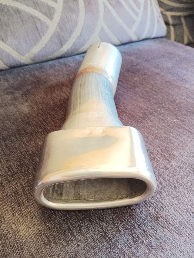 Embellecedor salida de escape coche