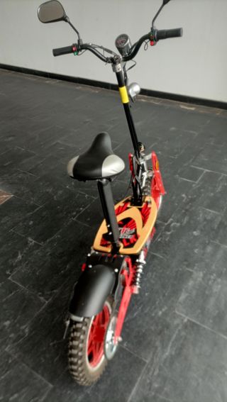 Lote de 2 motos y 6 patinetes