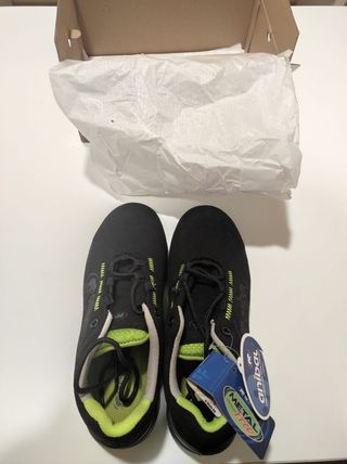 Zapato de seguridad marca Anibal