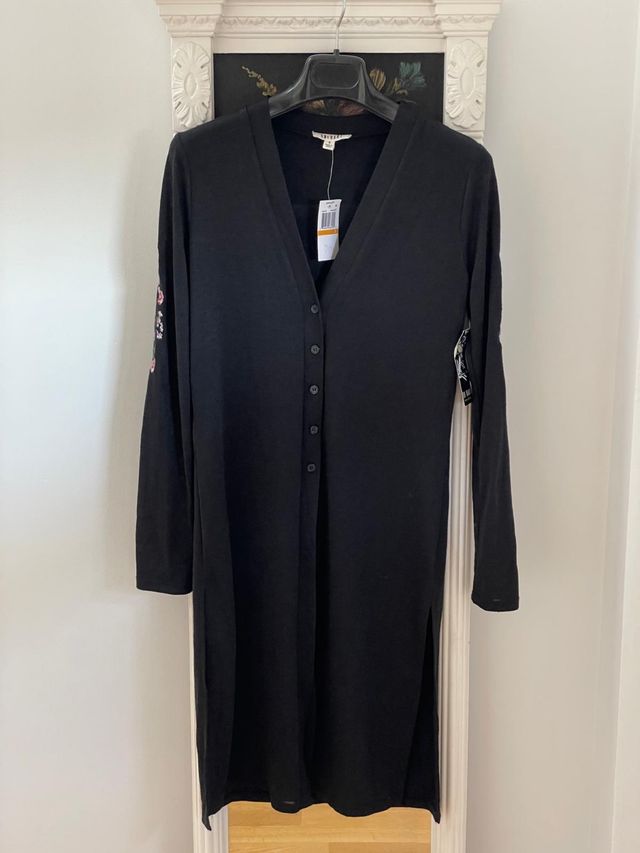 Rebeca con detalle en mangas