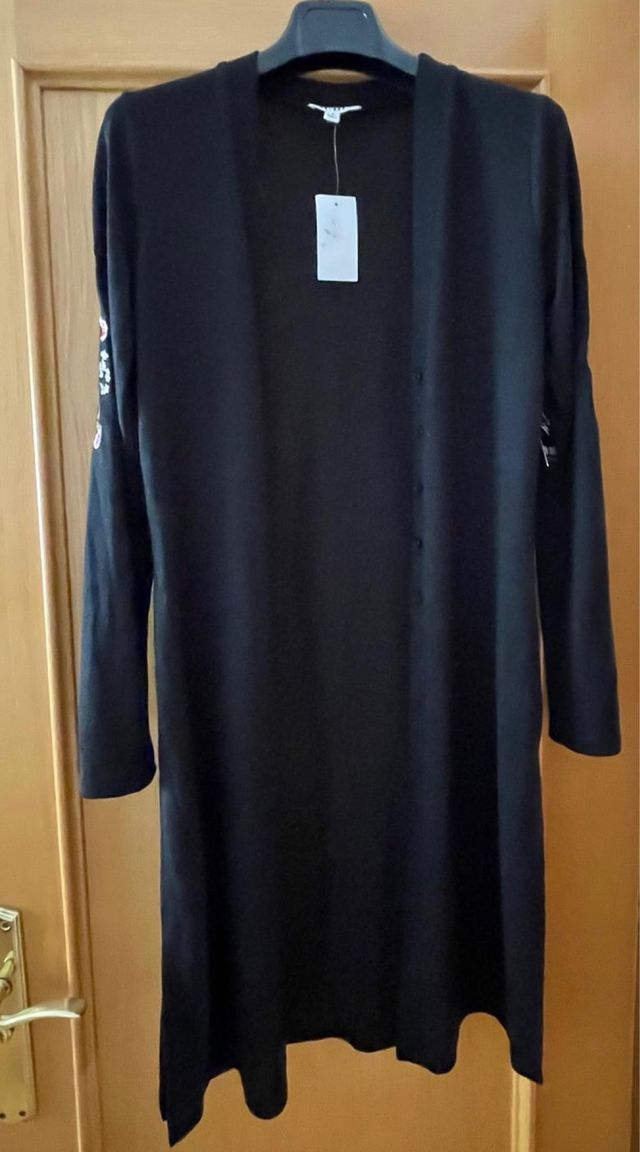 Rebeca con detalle en mangas