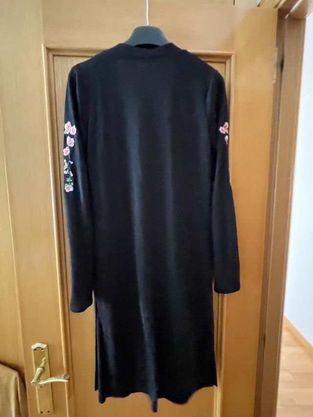 Rebeca con detalle en mangas