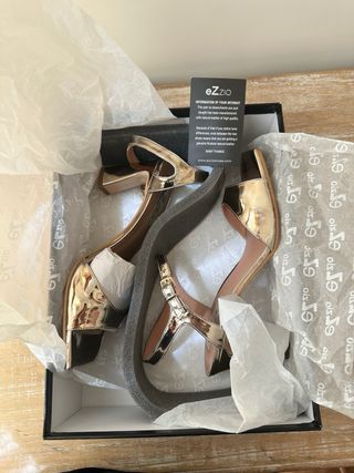 zapatos dorados
