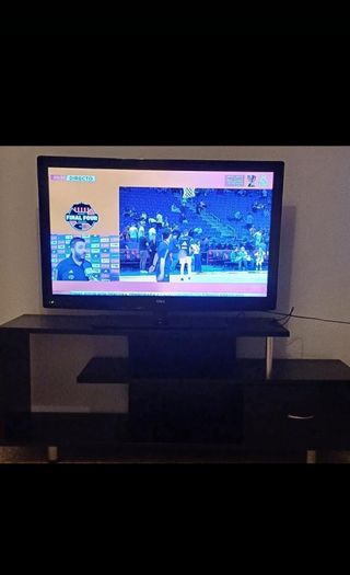 Televisión y mueble