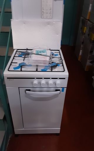 Cocina con porta bombonas 4 fuegos