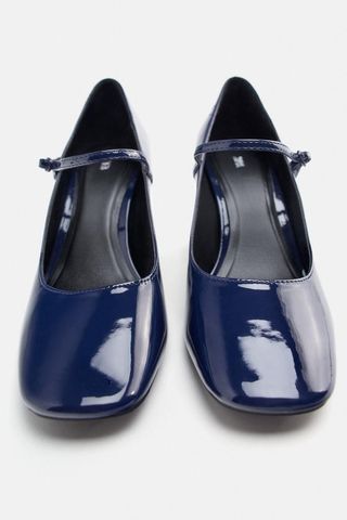 Zapatos Zara azul marino charol tacón ancho