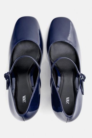 Zapatos Zara azul marino charol tacón ancho