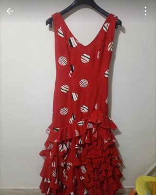 Traje de gitana color rojo con lunares talla 38