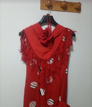 Traje de gitana color rojo con lunares talla 38