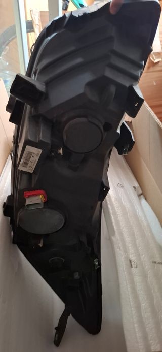 Faro delantero Iveco Daily 2022 – Izquierdo
