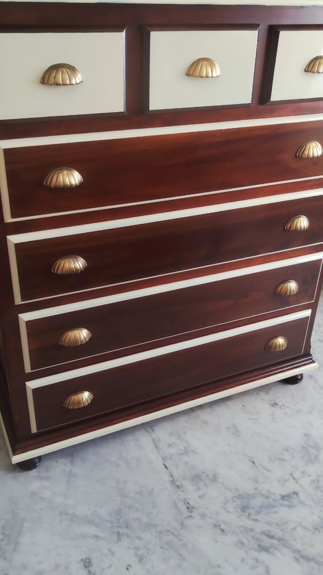 Cómoda bicolor de pino