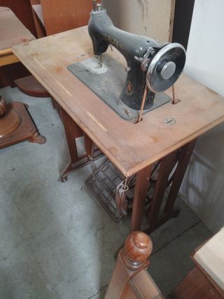 Maquina de coser antigua Alfa