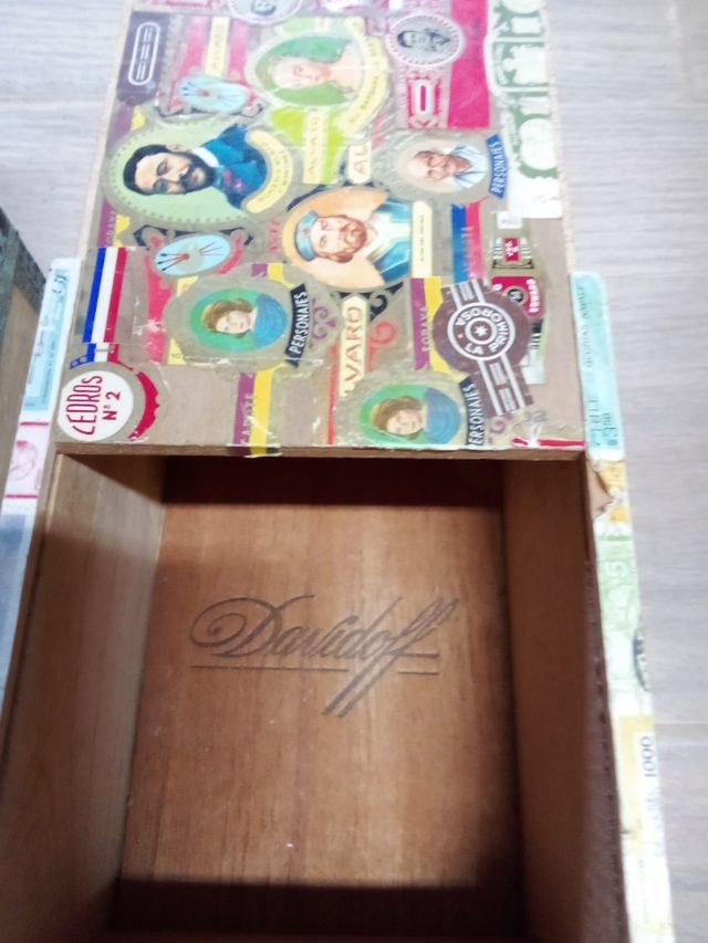 Cajas antiguas puros  vacías 