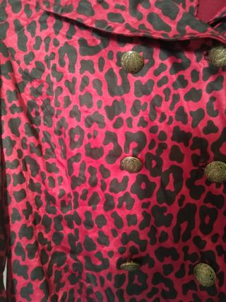 Chaqueta satinada burdeos animal print