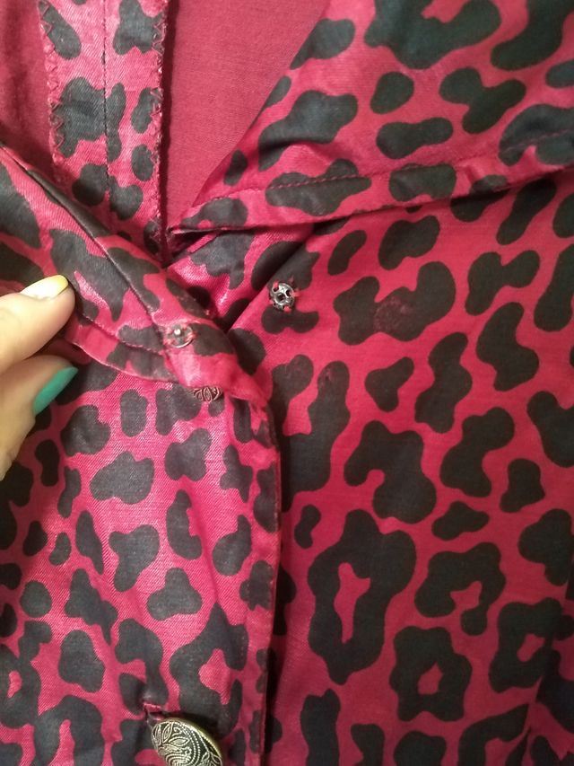 Chaqueta satinada burdeos animal print