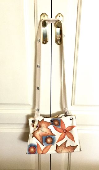 Bolso de tela pintado a mano