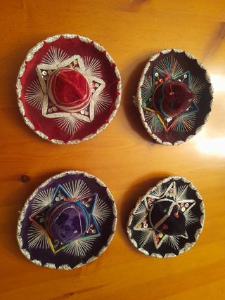 Sombreos mexicanos decorativos 