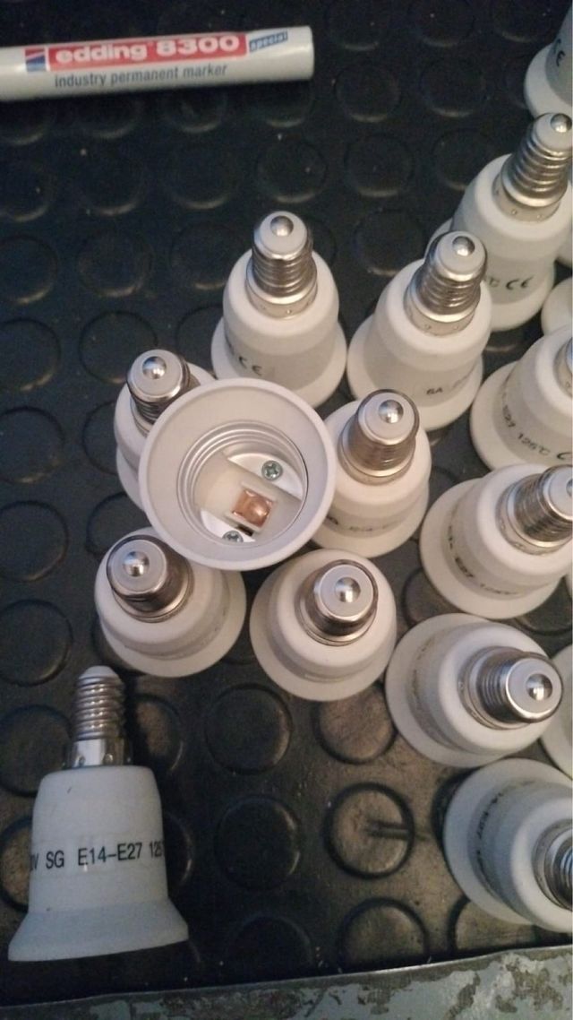 Adaptador casquillo e14 a e27