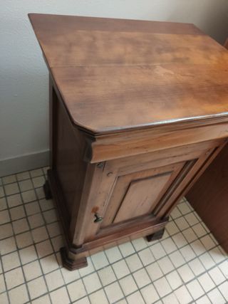 Mueble de madera antigua