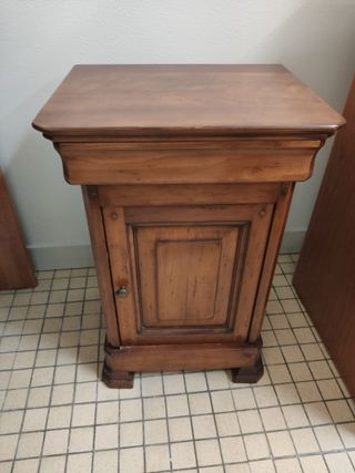 Mueble de madera antigua