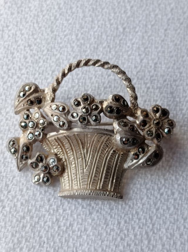 Broche de plata y marquesinas