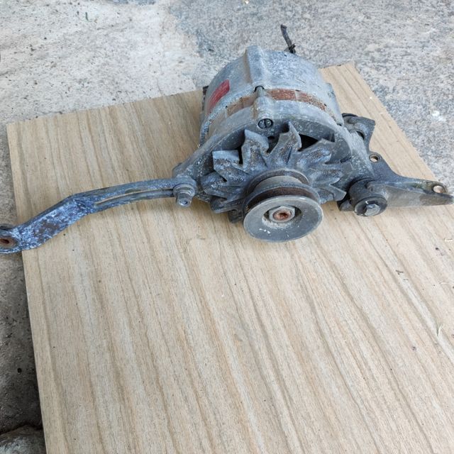 Renault super 5 alternador con soportes