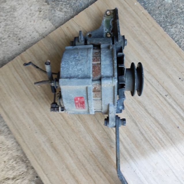 Renault super 5 alternador con soportes