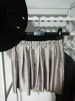 Falda mini de vuelo con corazones