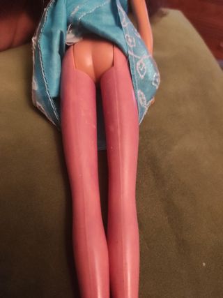 Muñeca castaña tipo japonesa