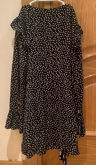 Vestido mono corto de lunares de Zara
