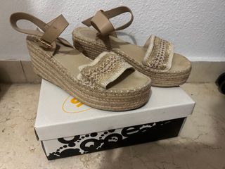 Sandalias cuña. Talla 39