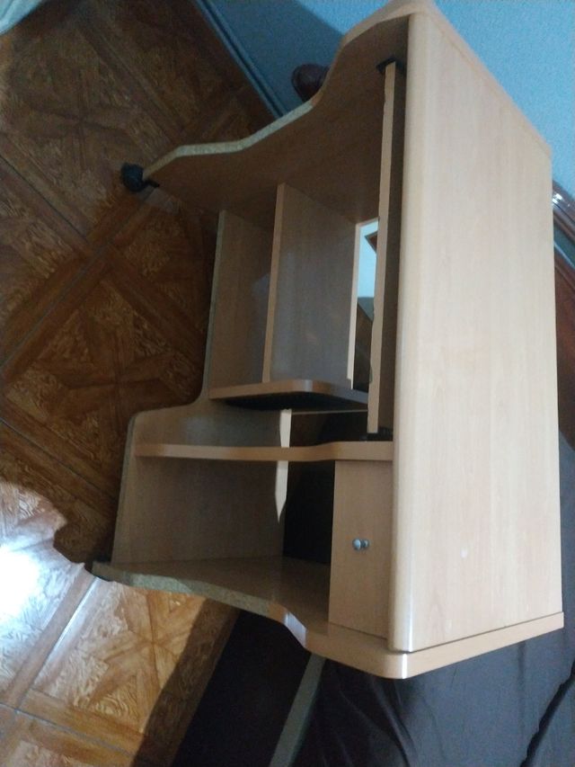 Nuova scrivania per computer