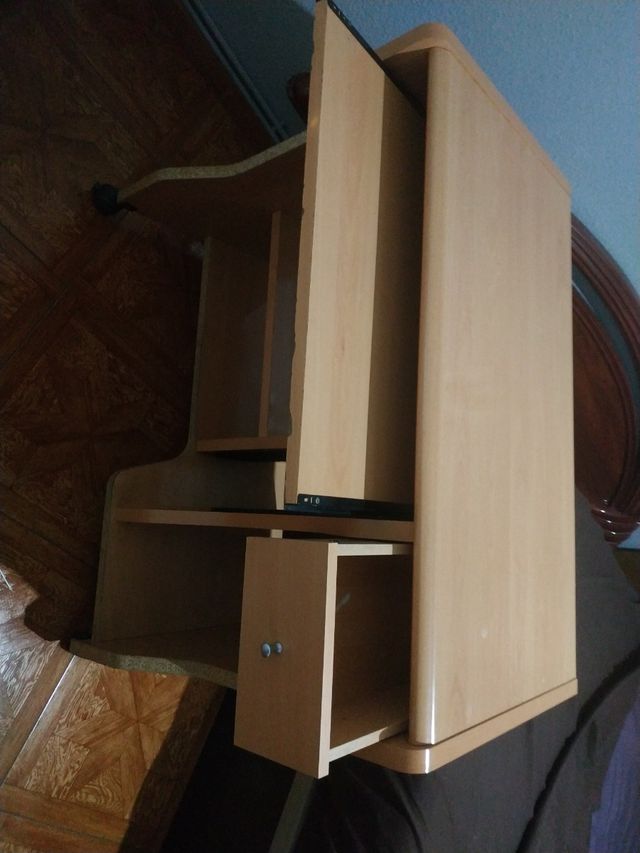 Nuova scrivania per computer