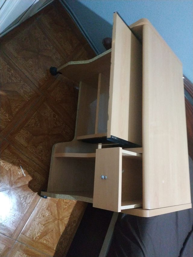 Nuova scrivania per computer