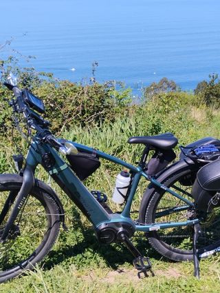 Bicicleta eléctrica semi nueva,