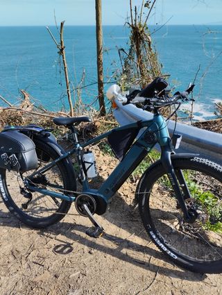 Bicicleta eléctrica semi nueva,