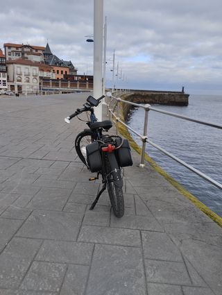 Bicicleta eléctrica semi nueva,