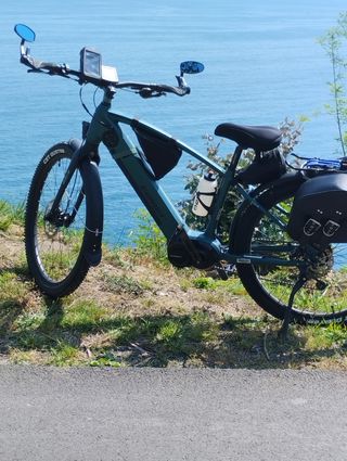 Bicicleta eléctrica semi nueva,