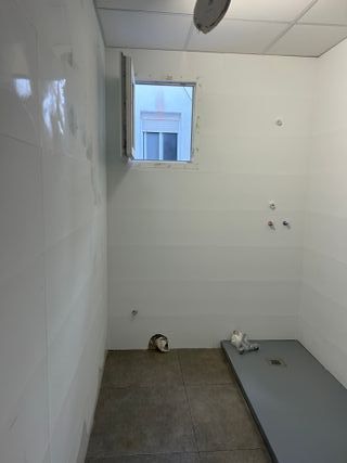 Empresa busca oficial de primera