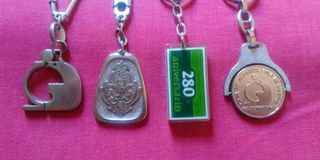 4 llaveros antiguos Cajamadrid