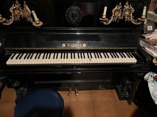 PIANO ANTIGUO