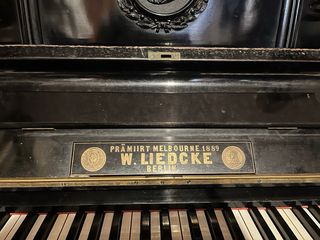 PIANO ANTIGUO