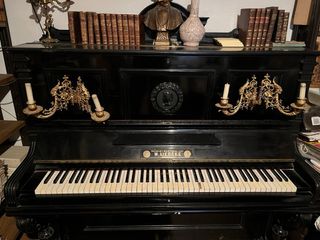 PIANO ANTIGUO