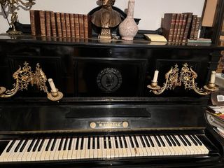 PIANO ANTIGUO