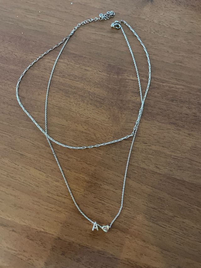 Collanina di bigiotteria