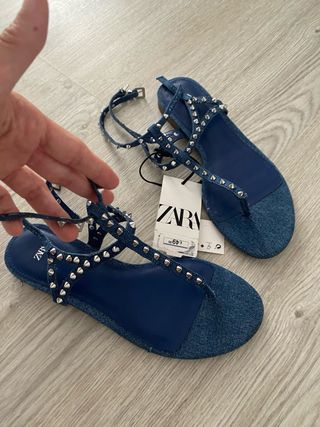 Sandalias vaqueras tachas Zara